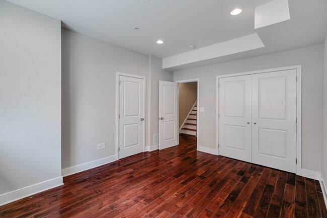 Building Photo - 602 W Thompson St