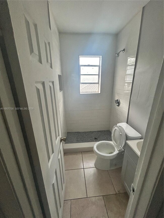 Building Photo - 1720 NW 1st Pl