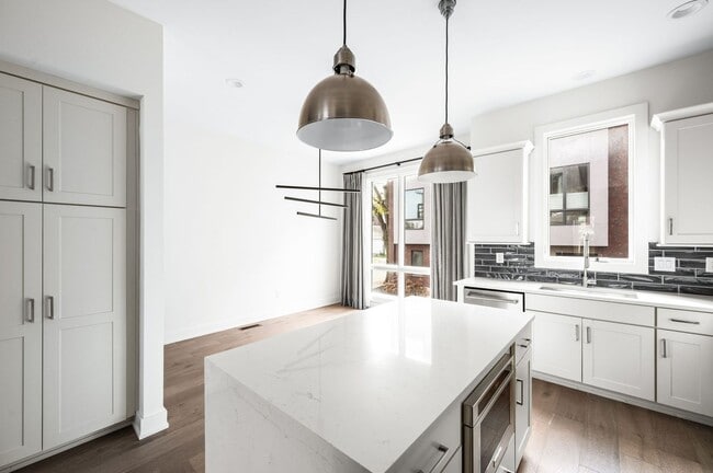 Building Photo - Stunning 3BE/3.5BA brownstone in the heart of historic Germantown!