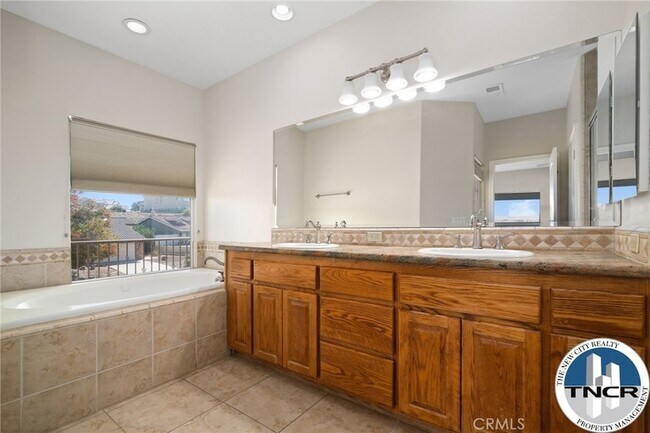 Building Photo - 17998 Vista Point Dr
