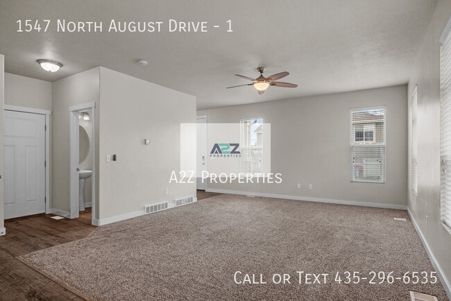 Building Photo - 1547 N August Dr