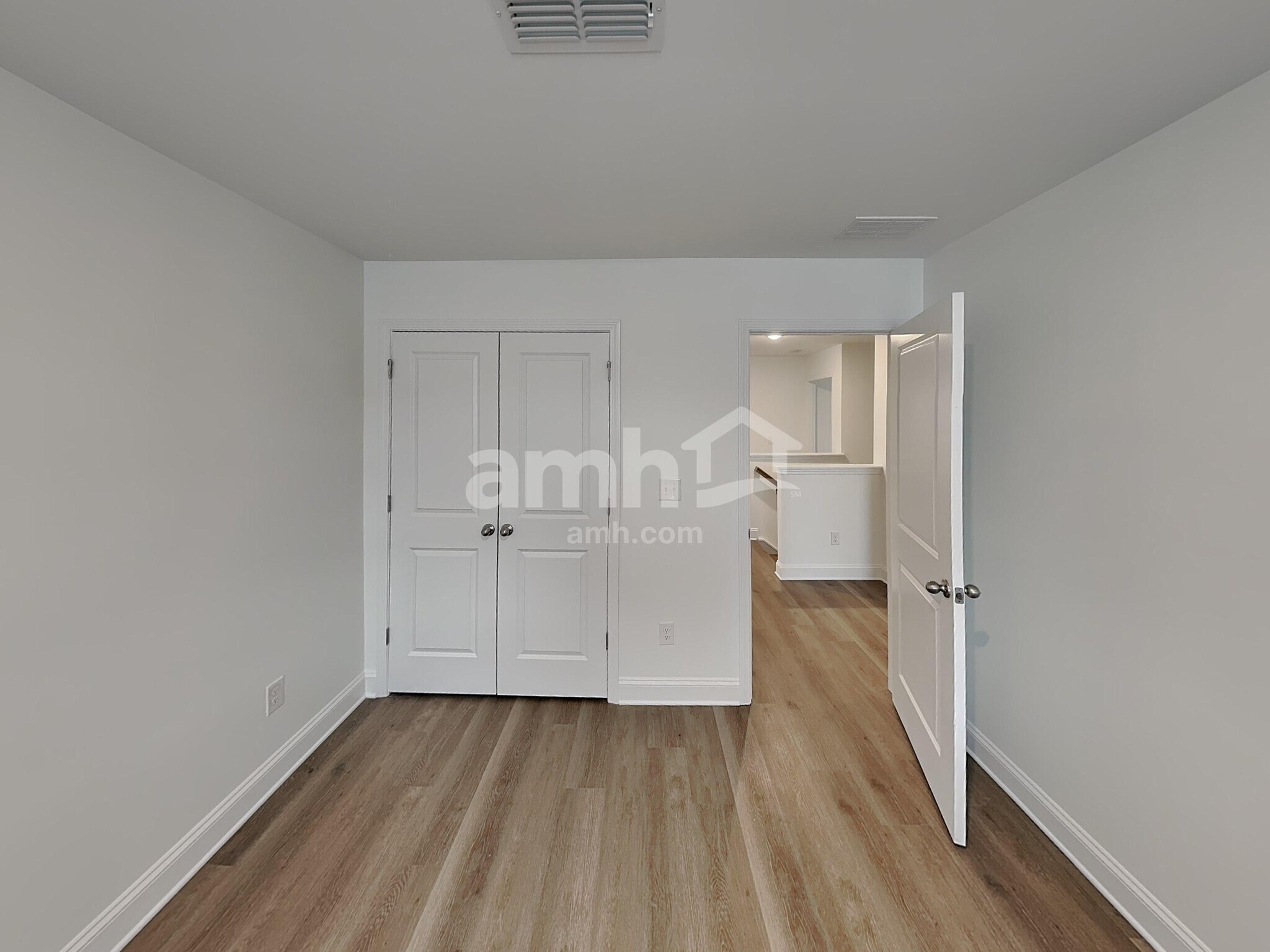 Building Photo - 5006 Twin River Dr