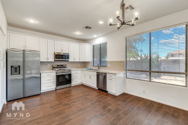 Primary Photo - 250 N Nash Way