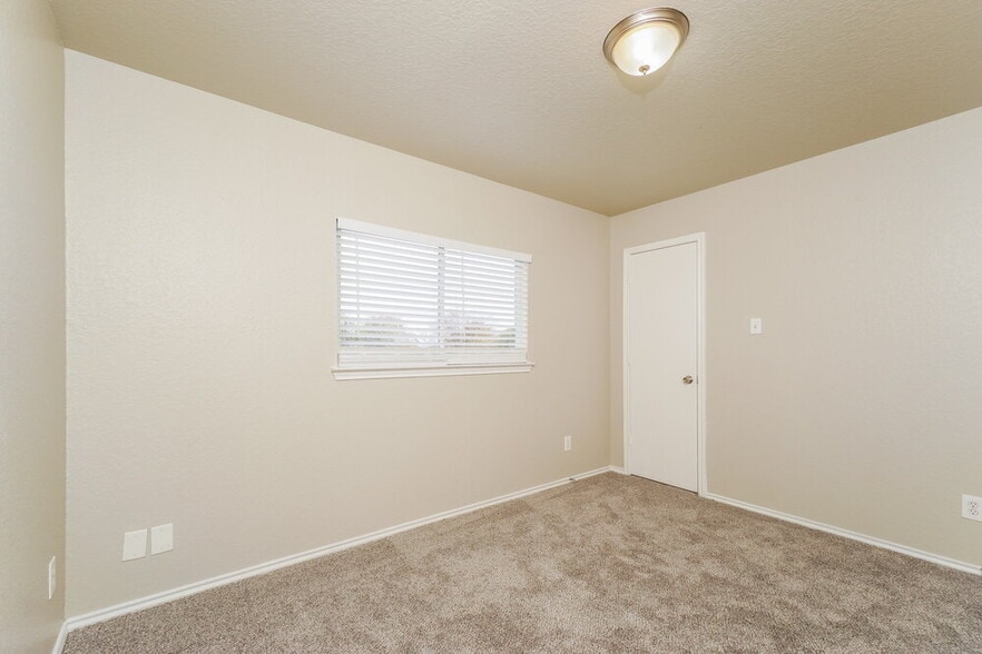 Building Photo - 8434 Adams Hill Dr