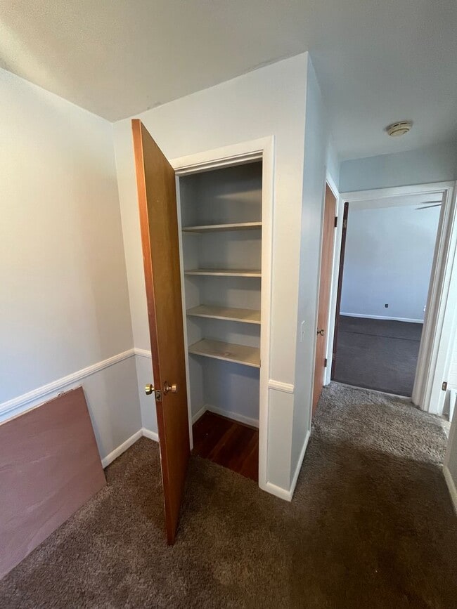 Building Photo - One Bedroom In Deer Park!