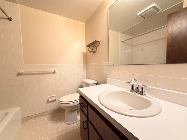 Building Photo - 24 W Pike St