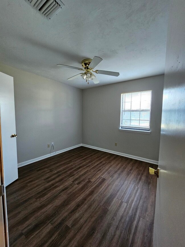Building Photo - 2724 Whitney Dr N
