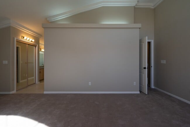 Building Photo - Spacious 6 Bedroom Home with a Balcony!