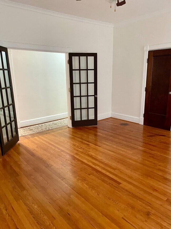 Building Photo - 268 Guy Park Ave