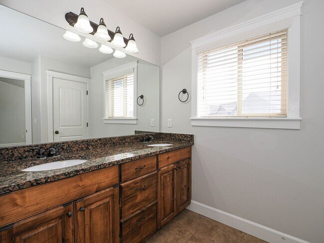 Building Photo - 1239 SilverCrest Dr