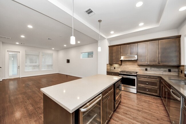 Building Photo - 325 Eado Park Cir