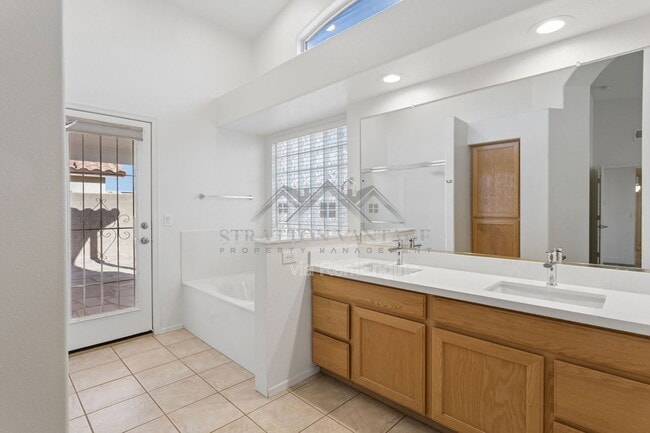 Building Photo - 9841 W Tonopah Dr