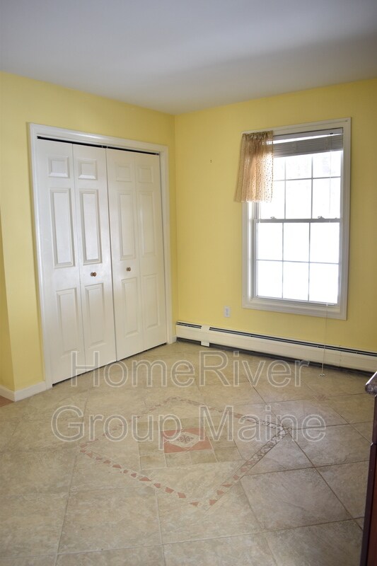 Building Photo - 10 Woodside Dr