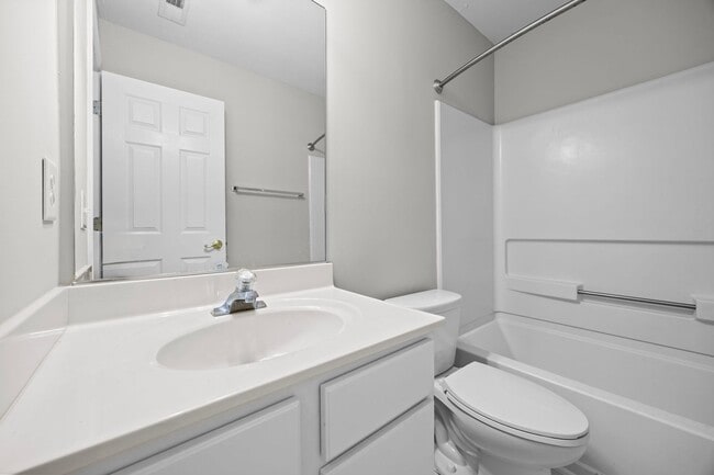Building Photo - Spacious 3 Story Townhome Located in the Heart Raleigh! Available Now!