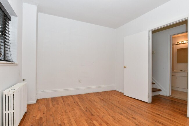 Building Photo - 217 10th St