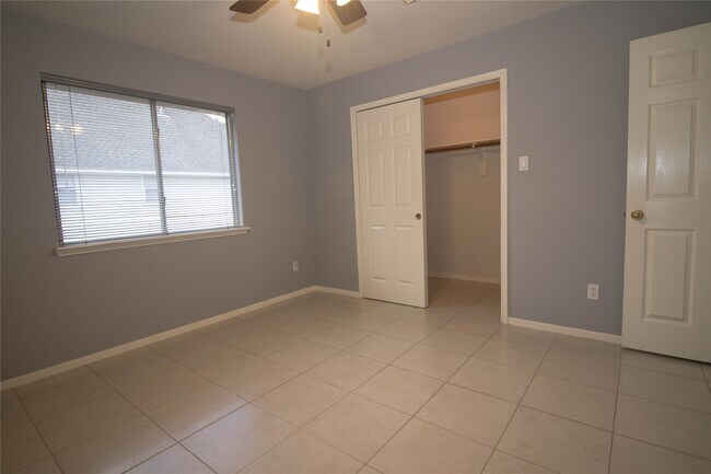 Building Photo - 310 Cheddington Dr