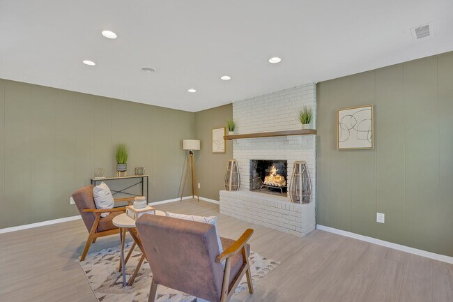 Building Photo - 916 Starling Dr