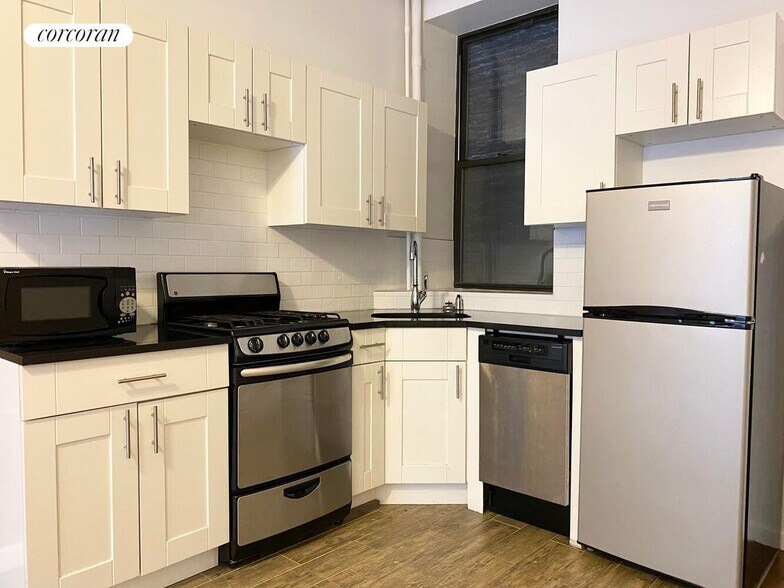 Building Photo - 420 St Nicholas Ave