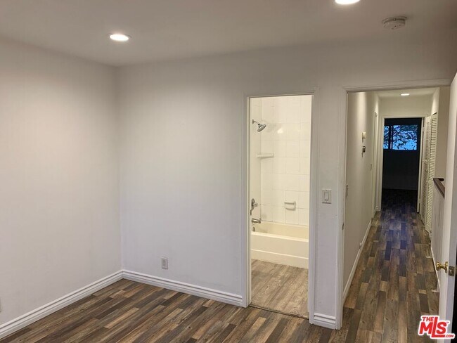 Building Photo - 542 N Shelton St