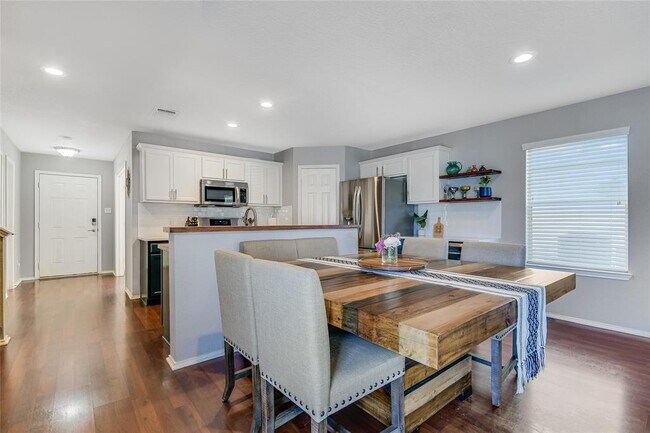 Building Photo - 1410 Davis Mountain Loop