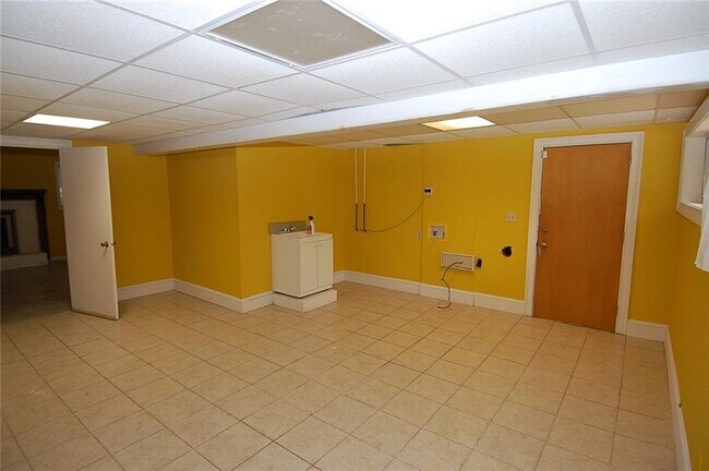 Building Photo - 3922 Safari Ct