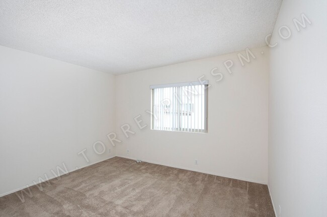 Building Photo - *OPEN HOUSE: 5/4 10-11AM* La Jolla 2 Br wi...