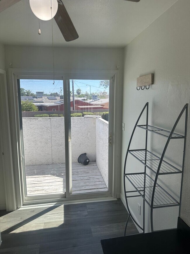 Building Photo - SE!!! Townhouse, Community Pool, Clubhouse...