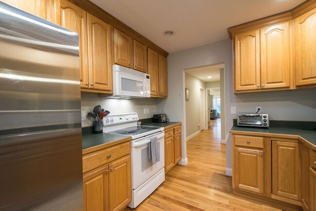 Building Photo - 10 Silver Springs Dr