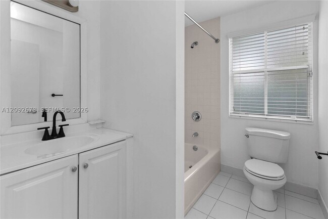 Building Photo - 3625 SW 37th Ave