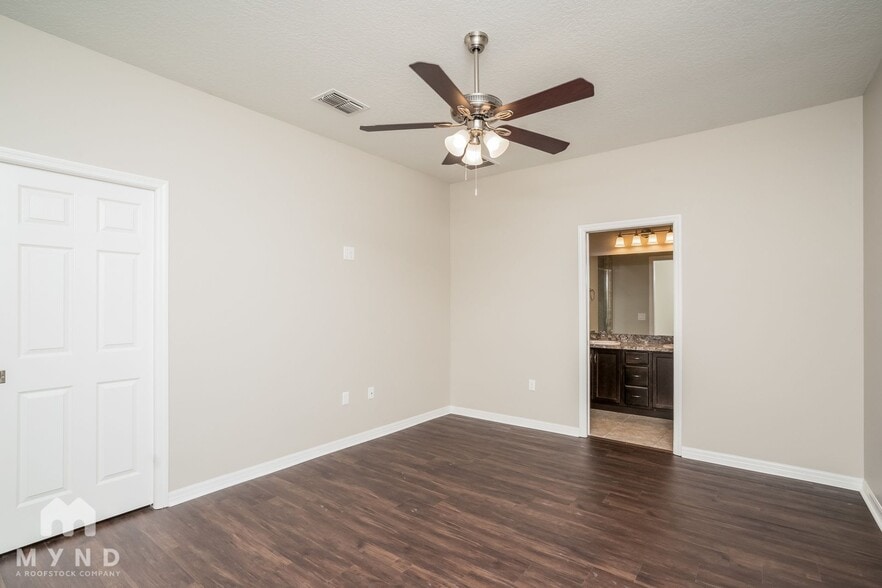 Building Photo - 7951 Harbor Bridge Blvd