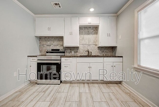 Building Photo - 3200 SW 38th St