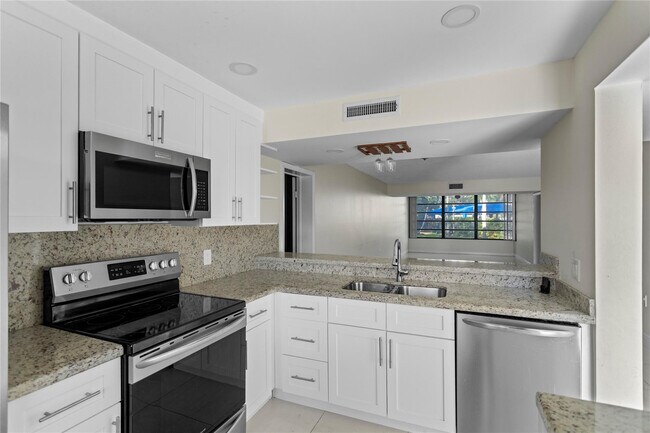 Building Photo - 1719 Whitehall Dr