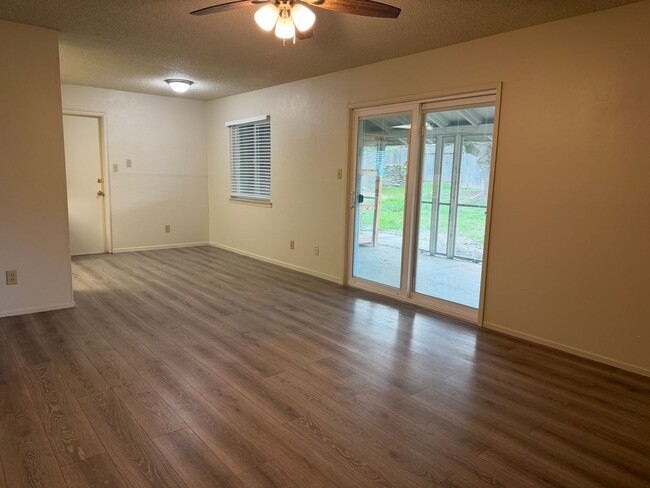 Building Photo - Remodeled 3 bedroom 1 bath house