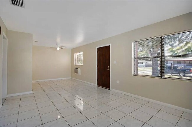 Building Photo - 1623 Ferndell Rd