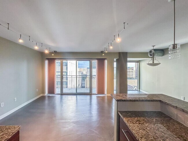 Building Photo - 800 Brazos St