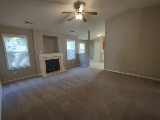 Building Photo - Pristinel Ranch Style Home located in the ...