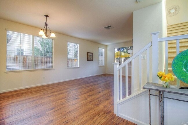 Building Photo - 1,812 Square Foot Two level 3 bedroom  2.5...