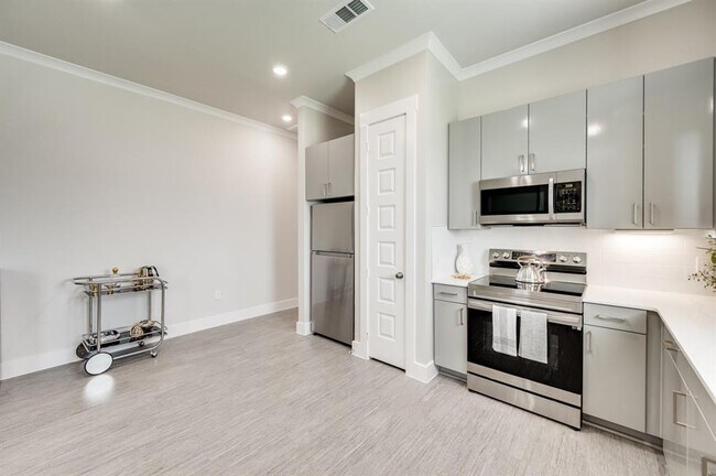 Building Photo - 920 Imperial Blvd