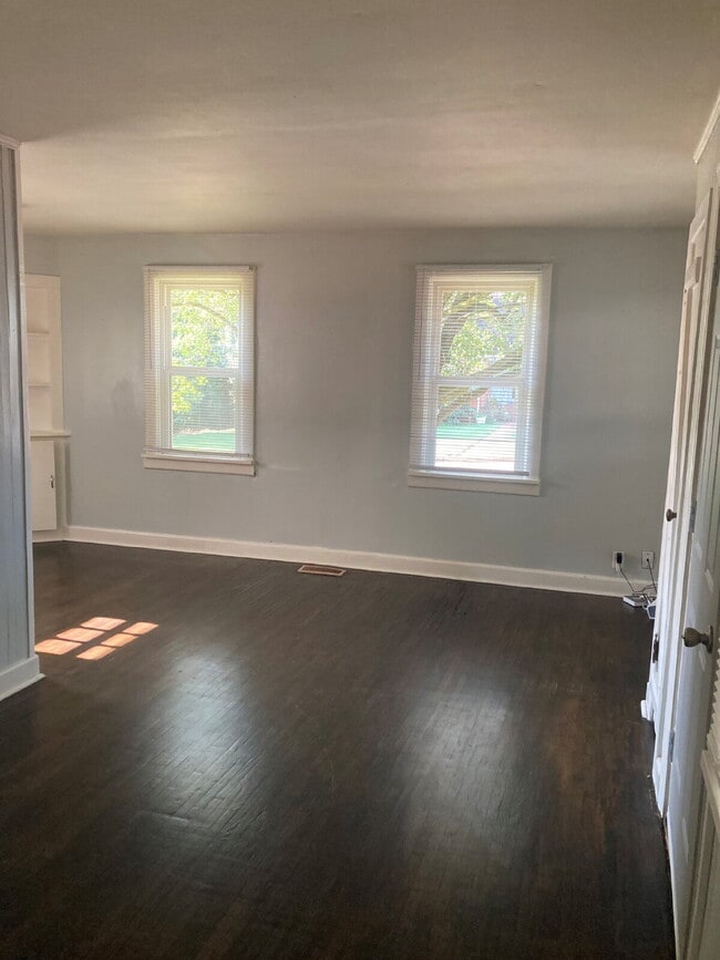 Building Photo - 3 Bedroom, 1 Bath House for Rent – Cozy & Convenient!