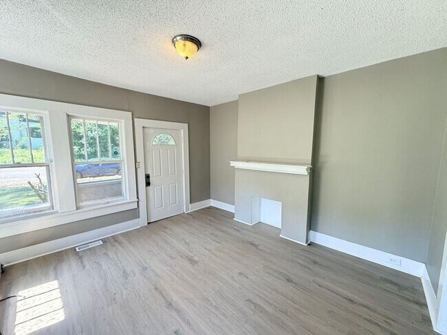 Building Photo - 617 83rd Pl S