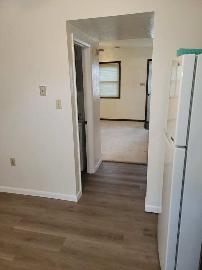 Building Photo - Charming 2 Bedroom Townhome Located in Han...