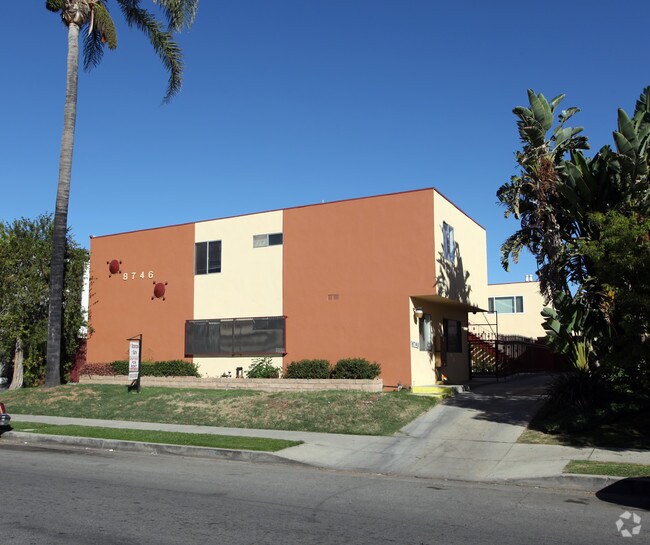 Primary Photo - 8746 Owensmouth Ave