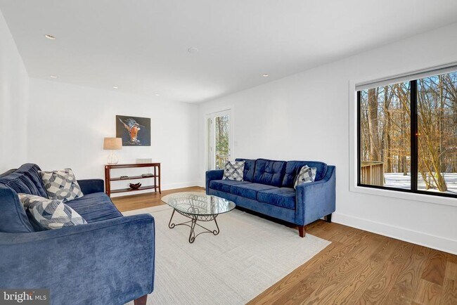 Building Photo - 9982 Blackberry Ln