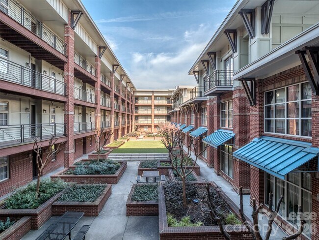 Building Photo - 1101 W 1st St