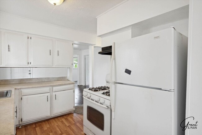 Building Photo - $1,200 - 3 Bed / 1 Bath House in Eastpointe