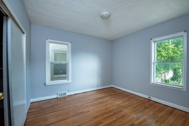 Building Photo - 727 W 117th St