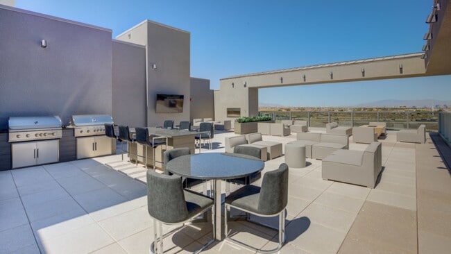 Building Photo - 10650 Dean Martin Dr