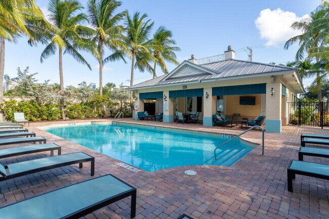 Building Photo - 250 NE 3rd Ave