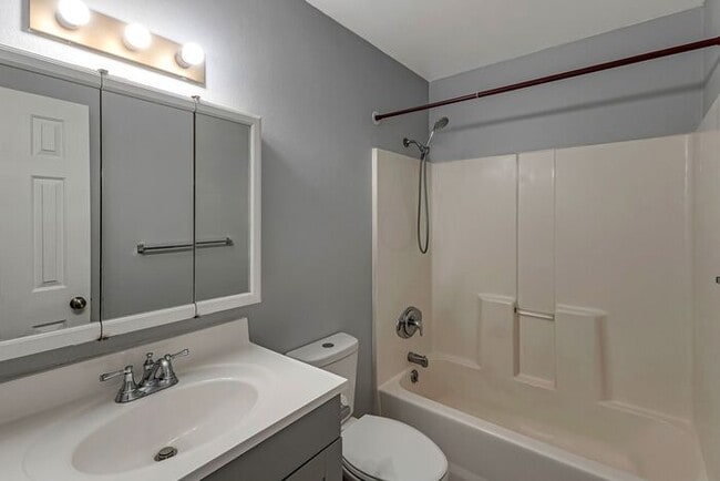 Building Photo - For Rent – Spacious 3 Bed / 2 Bath Duplex