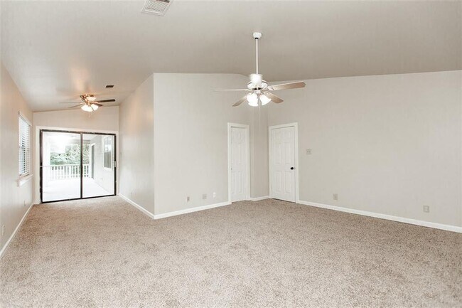 Building Photo - 208 S Cougar Ave
